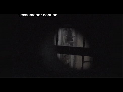❤️ Lourinho é filmado secretamente por um voyeur de bairro escondido atrás de tijolos ocos Sexo vídeo em porno pt.studiya-lpg-massazha-na-metro-vodnyj-stadion.ru ❌