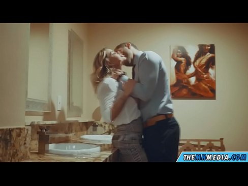 ❤️ Quando uma loira peituda o seduz numa casa de banho pública Sexo vídeo em porno pt.studiya-lpg-massazha-na-metro-vodnyj-stadion.ru ❌